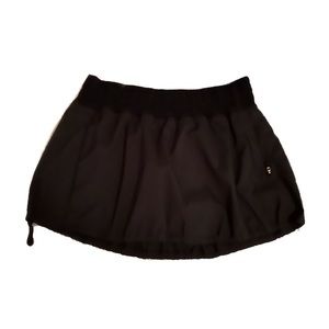 LuLulemon tennis/jogging skirt size 6